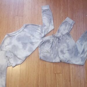 Top & Bottom Tie Dye Set! - Size Medium - White, and Grayish Blue.